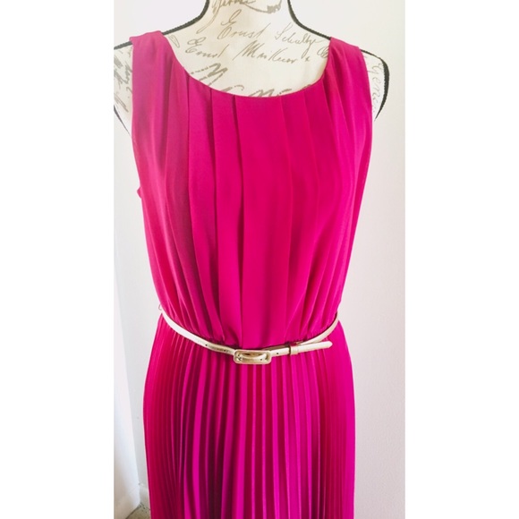 Beautiful fuschia gown - Picture 3 of 5